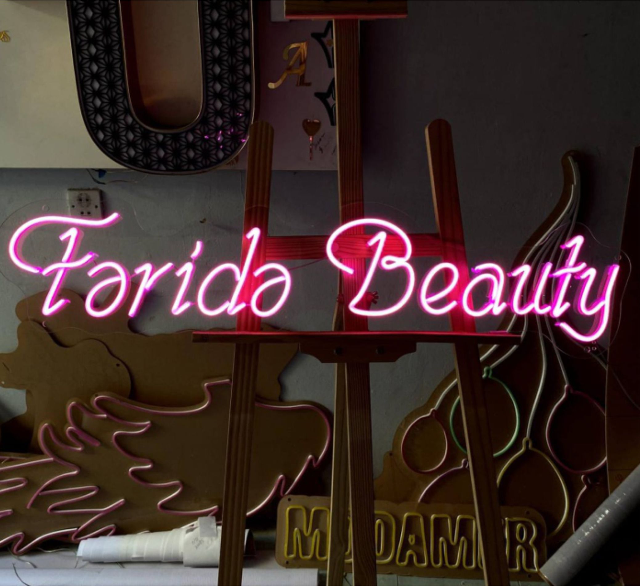 Neon işıqlar layihəsi